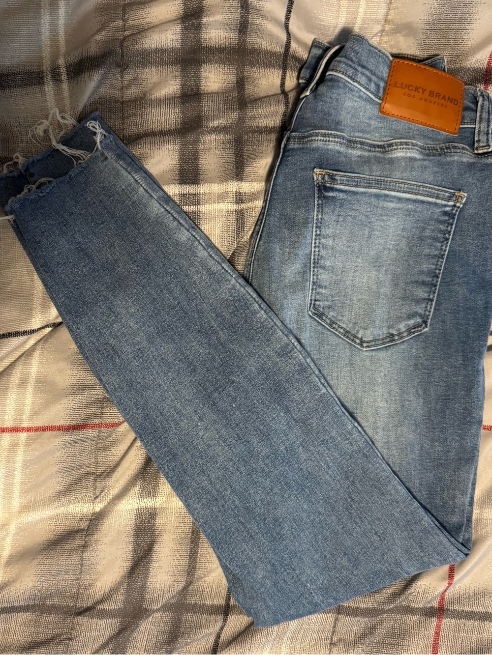 Lucky Brand Women’s Light Wash Skinny Jeans with raw hem